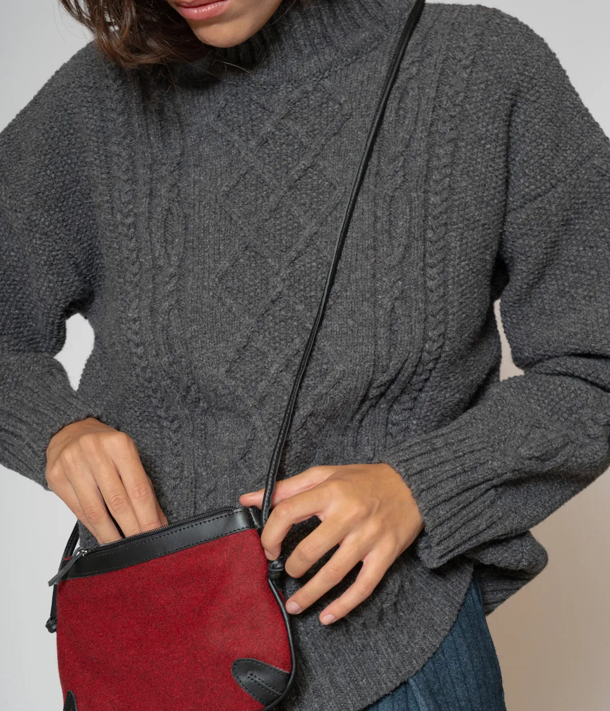 Shoulder strap clutch
