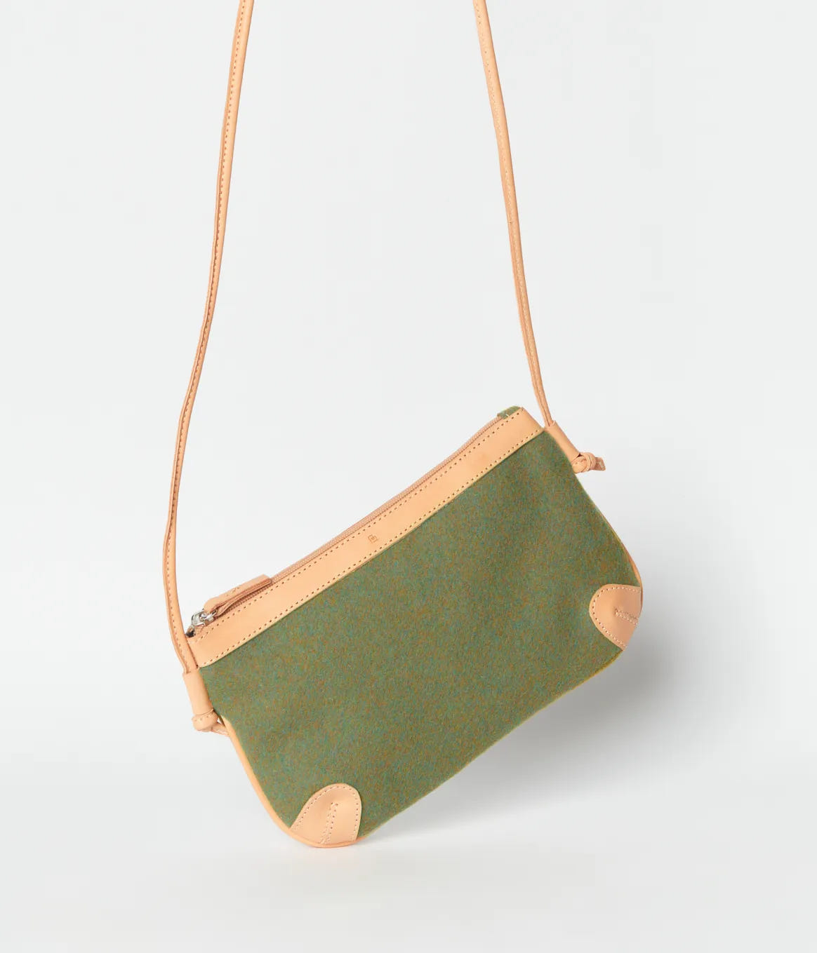 Shoulder strap clutch